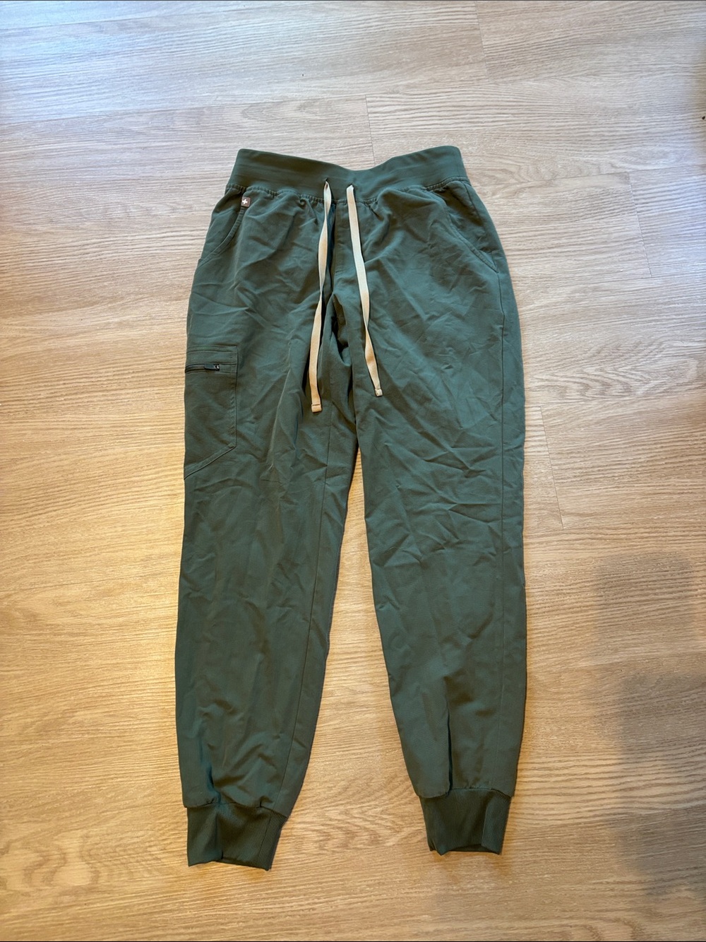 FIGS Women’s S Zamora Jogger Scrub Pants #100208 Green PO 5315 Green Gold